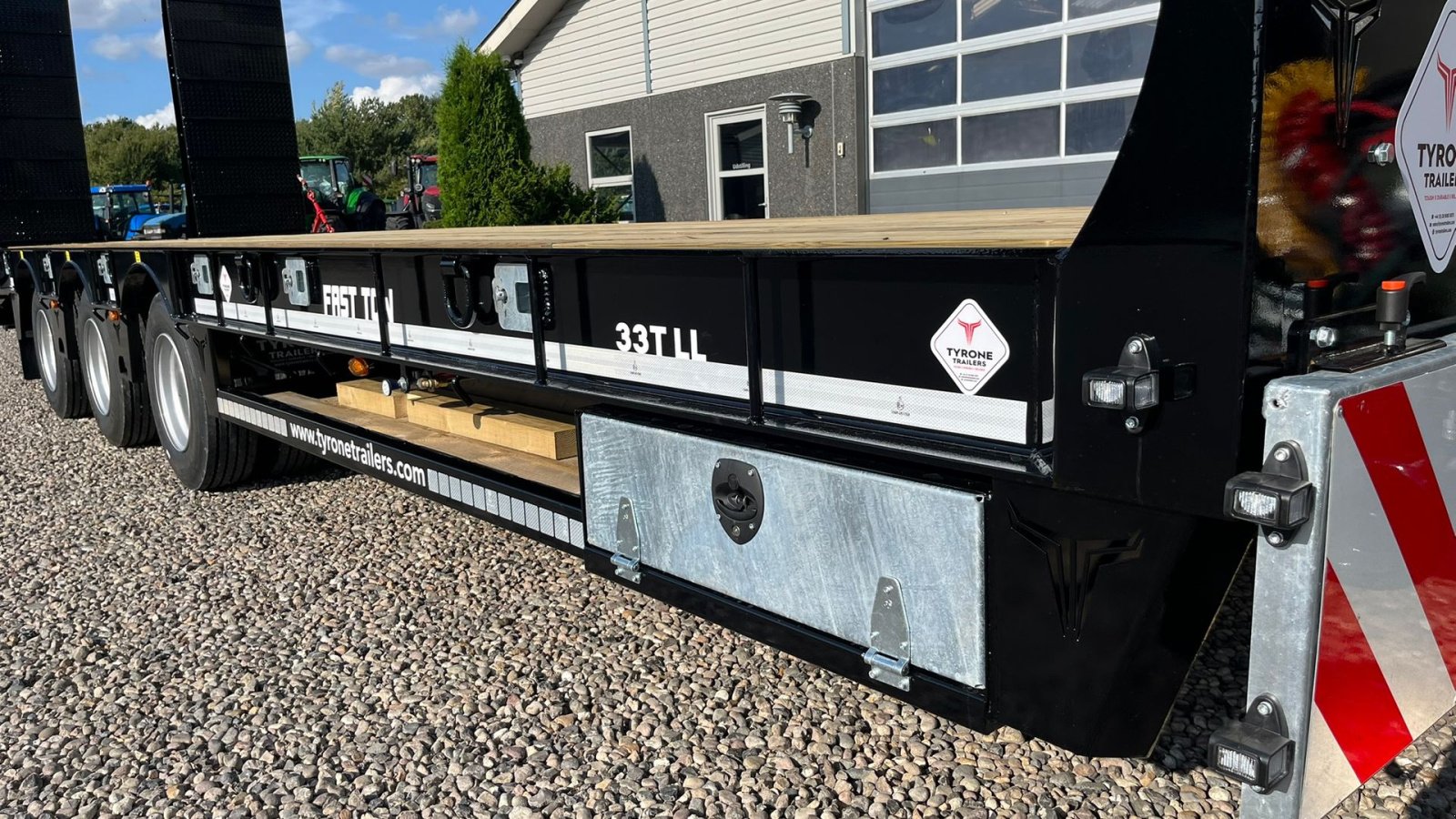 Tieflader tip Sonstige 33TLL LANG MODEL med kombi bremser, både luft og hydrauliske bremser. Affjedret træk og affjedret aksler. Med hydrauliske ramper og værktøjskasse, Gebrauchtmaschine in Lintrup (Poză 16)