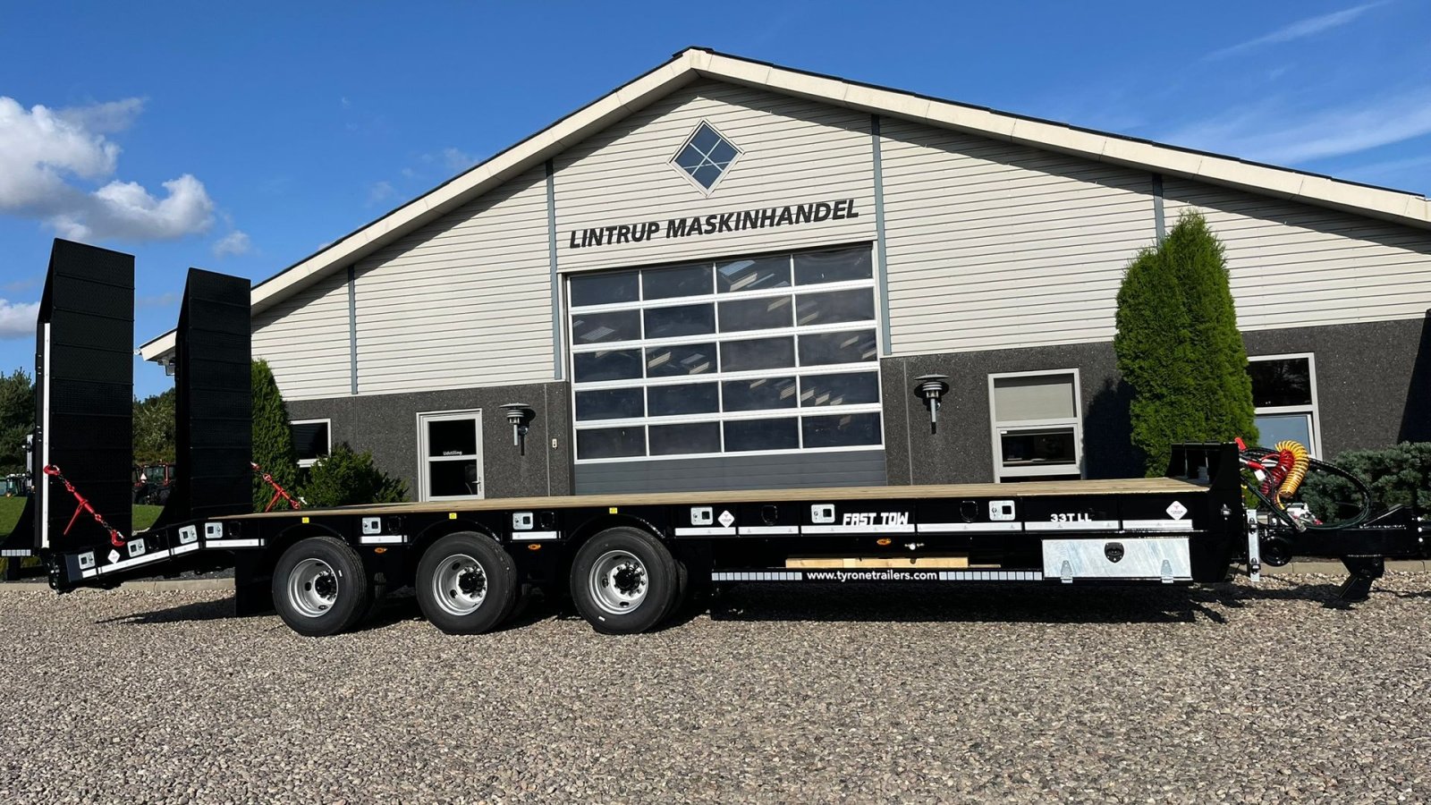 Tieflader tip Sonstige 33TLL LANG MODEL med kombi bremser, både luft og hydrauliske bremser. Affjedret træk og affjedret aksler. Med hydrauliske ramper og værktøjskasse, Gebrauchtmaschine in Lintrup (Poză 17)