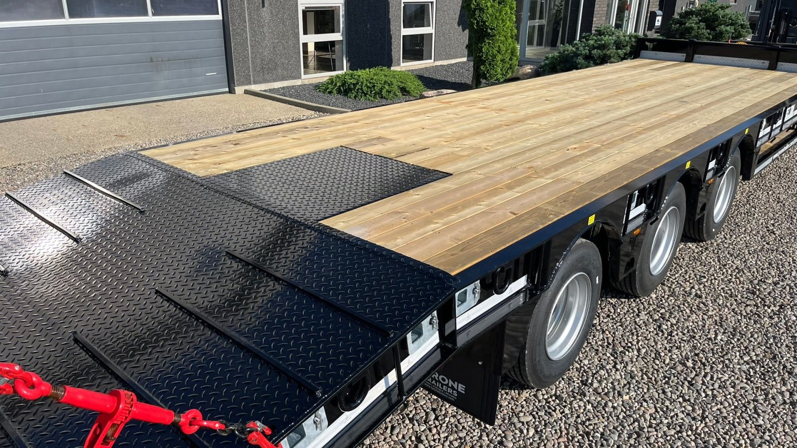 Tieflader tip Sonstige 33TLL LANG MODEL med kombi bremser, både luft og hydrauliske bremser. Affjedret træk og affjedret aksler. Med hydrauliske ramper og værktøjskasse, Gebrauchtmaschine in Lintrup (Poză 19)