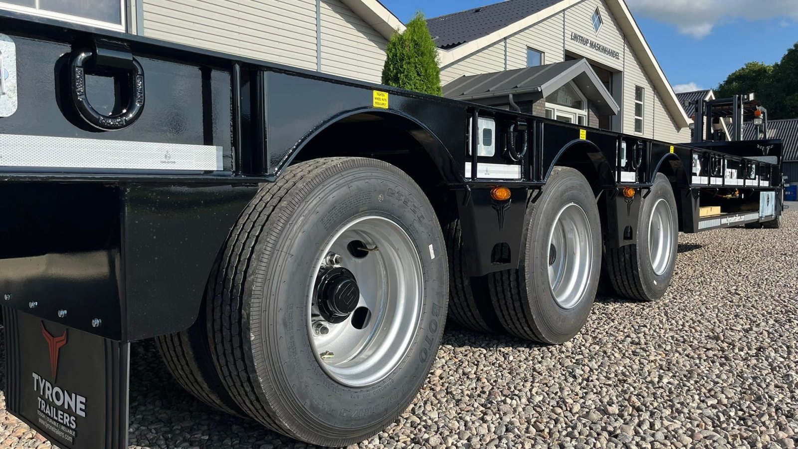 Tieflader tip Sonstige 33TLL LANG MODEL med kombi bremser, både luft og hydrauliske bremser. Affjedret træk og affjedret aksler. Med hydrauliske ramper og værktøjskasse, Gebrauchtmaschine in Lintrup (Poză 20)