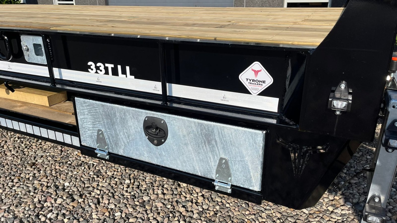 Tieflader tip Sonstige 33TLL LANG MODEL med kombi bremser, både luft og hydrauliske bremser. Affjedret træk og affjedret aksler. Med hydrauliske ramper og værktøjskasse, Gebrauchtmaschine in Lintrup (Poză 21)