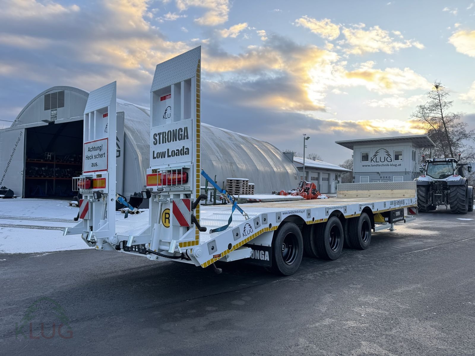 Tieflader za tip Stronga LL800 LowLoada Tridem, Neumaschine u Pirching am Traubenberg (Slika 1)
