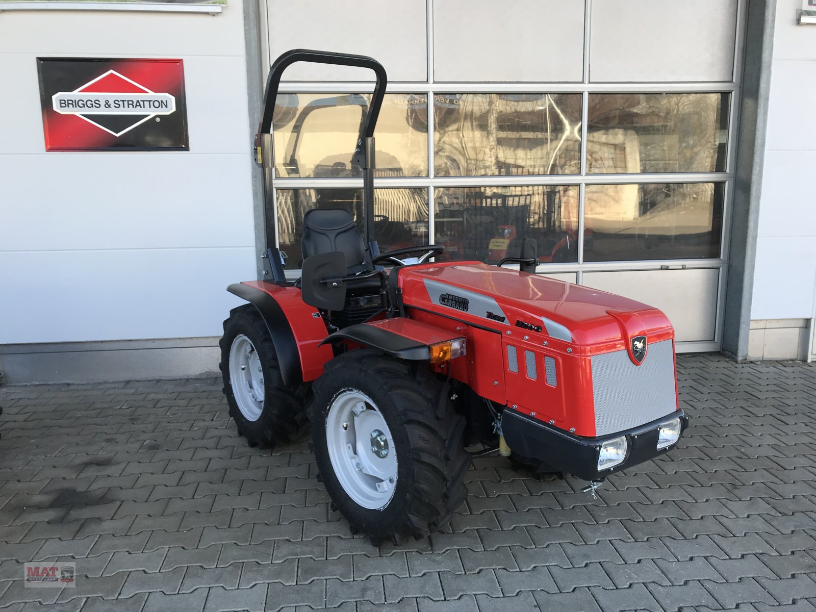 Traktor of the type Antonio Carraro Tigre 3200, Neumaschine in Waldkraiburg (Picture 1)