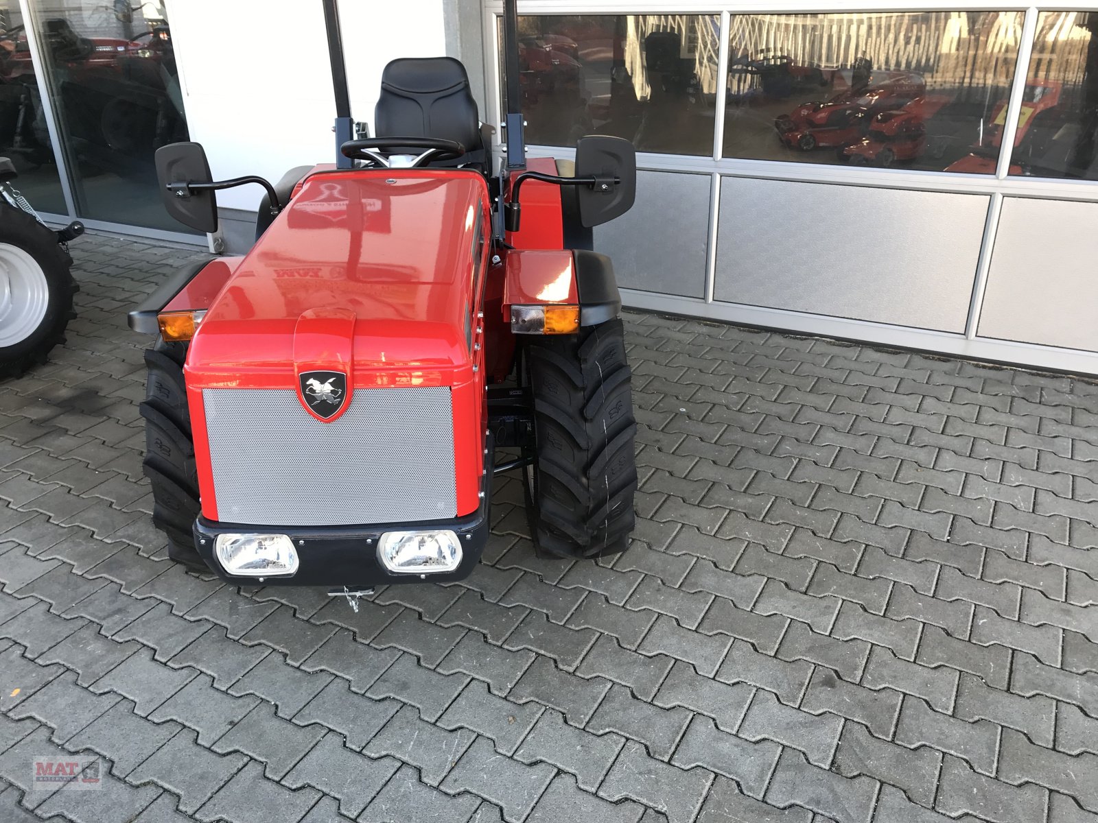Traktor of the type Antonio Carraro Tigre 3200, Neumaschine in Waldkraiburg (Picture 2)