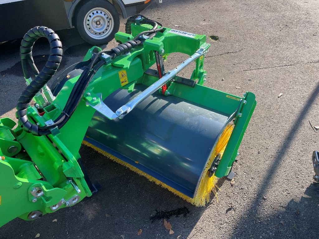 Traktor typu Avant brosse 1100, Gebrauchtmaschine v Noerdange (Obrázek 1)