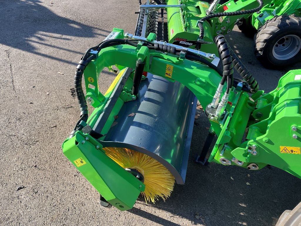 Traktor typu Avant brosse 1100, Gebrauchtmaschine v Noerdange (Obrázek 2)