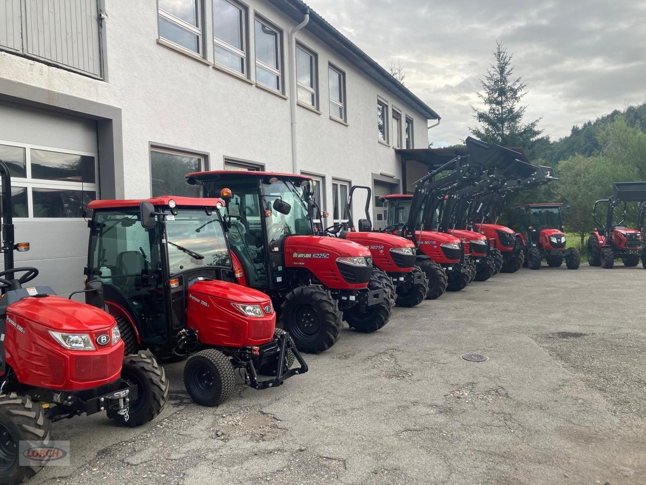 Traktor des Typs Branson 2500 HL, Neumaschine in Trochtelfingen (Bild 3)