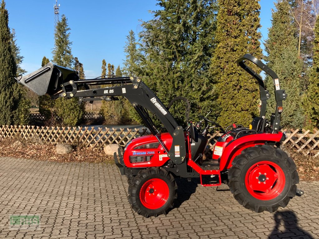 Traktor of the type Branson 2500L, Neumaschine in Lindow (Picture 2)