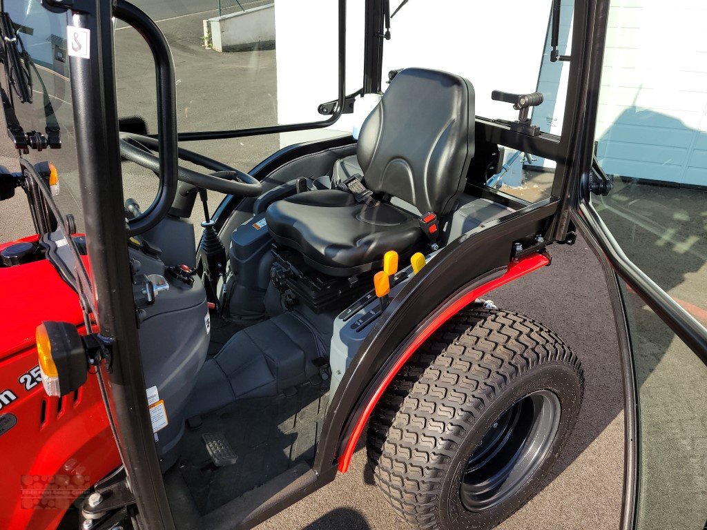 Traktor des Typs Branson 2505 H, Neumaschine in Geroda (Bild 5)