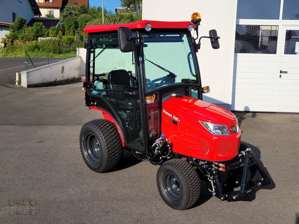 Traktor of the type Branson 2505 H, Neumaschine in Geroda (Picture 10)