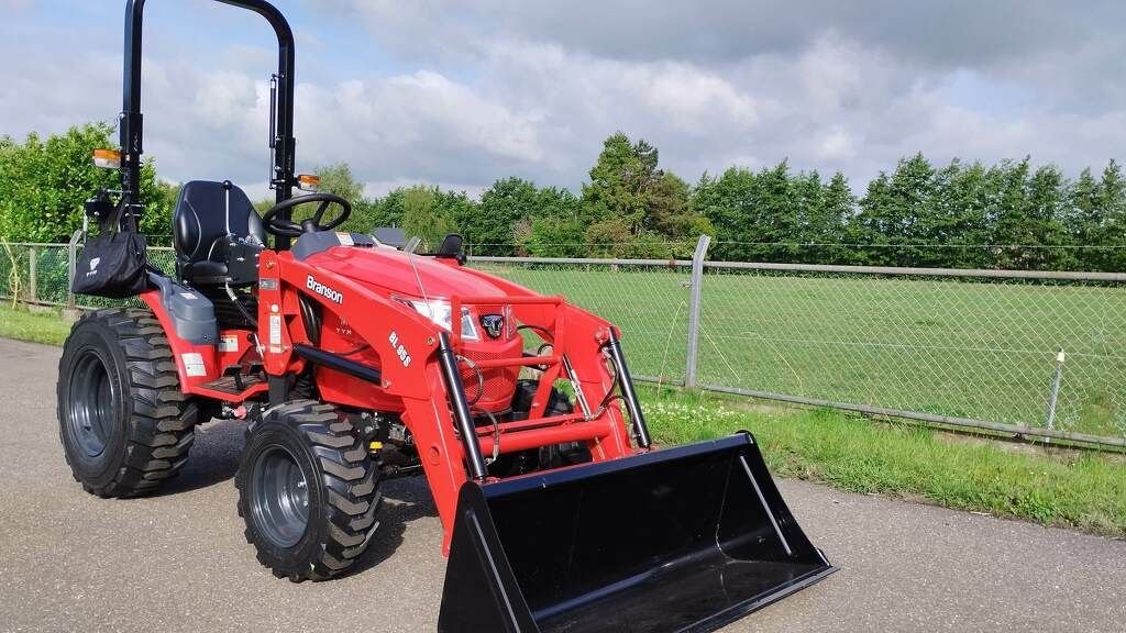 Traktor типа Branson 2505 HST, Neumaschine в Mijdrecht (Фотография 3)