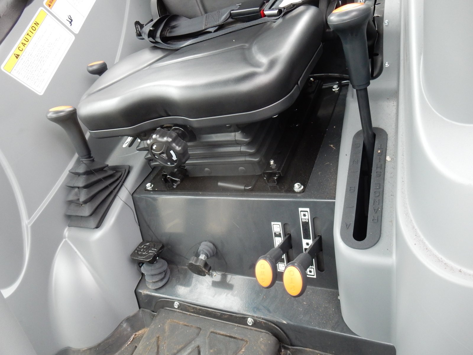 Traktor typu Branson 6225C 58PS Allrad-Kabinenschlepper, Neumaschine v Langfurth (Obrázek 9)