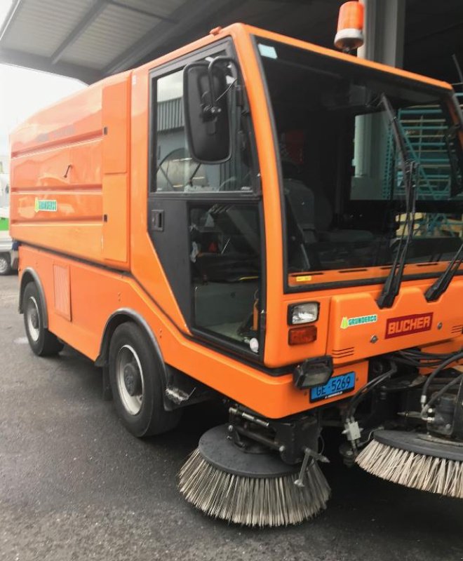 Traktor типа Bucher Balayeuse CityCat 5000, Gebrauchtmaschine в Aesch (Фотография 3)