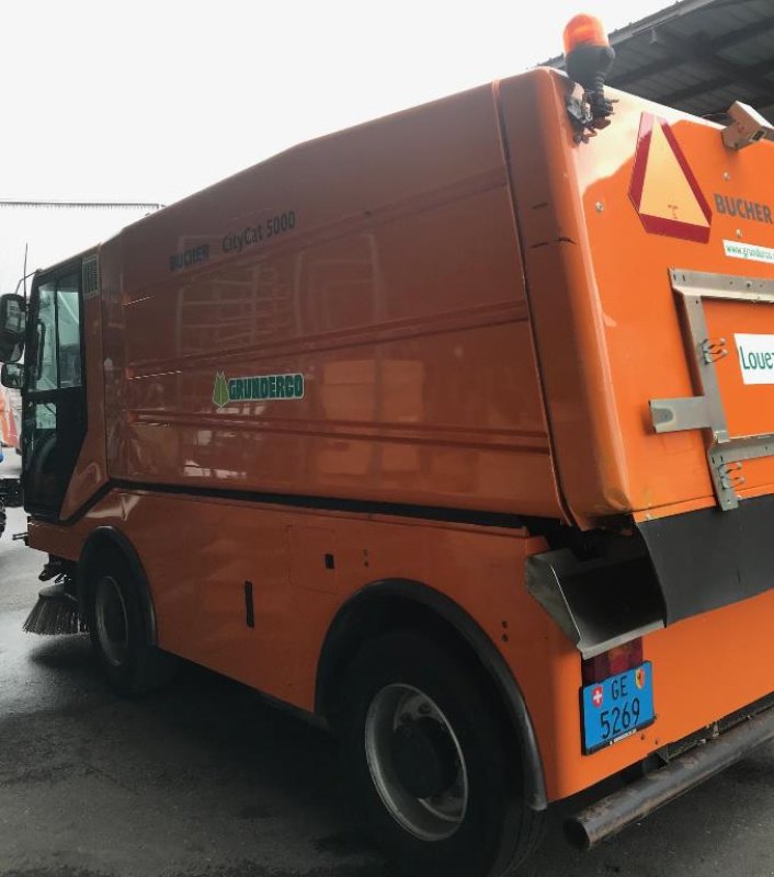 Traktor типа Bucher Balayeuse CityCat 5000, Gebrauchtmaschine в Aesch (Фотография 4)