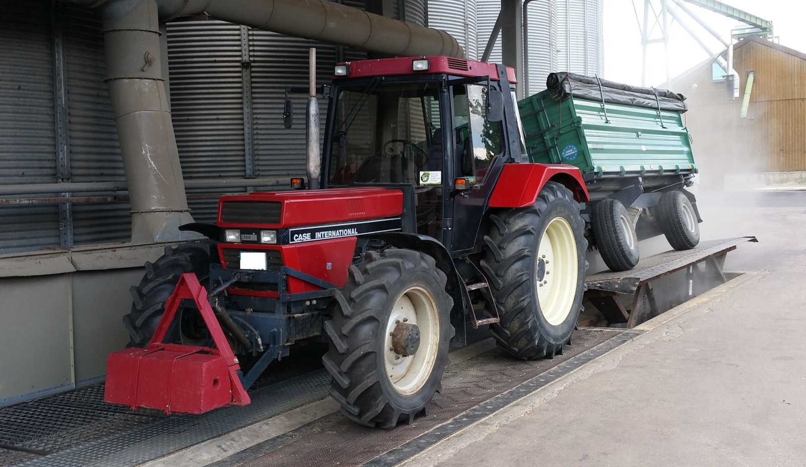 Traktor van het type Case IH 1056 XL, Gebrauchtmaschine in Bretzenheim (Foto 3)