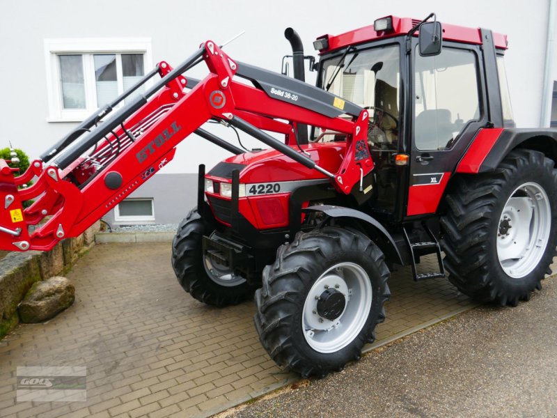 Traktor des Typs Case IH 4220 Allr. mit fabrikneuen Stoll Ind-Lader. Sehr guter Zustand!, Gebrauchtmaschine in Langenzenn (Bild 1)