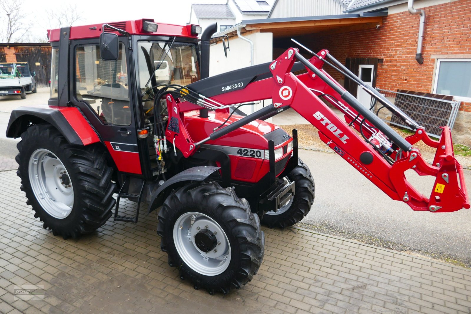 Traktor des Typs Case IH 4220 Allr. mit fabrikneuen Stoll Ind-Lader. Sehr guter Zustand!, Gebrauchtmaschine in Langenzenn (Bild 2)
