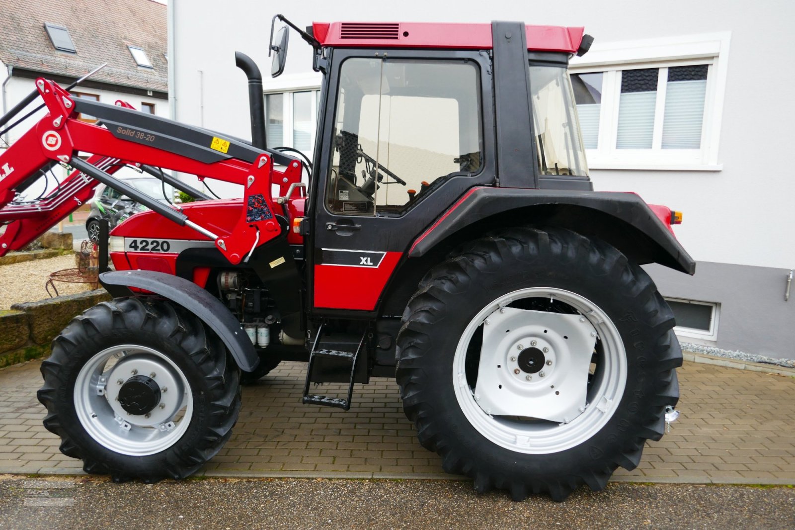 Traktor des Typs Case IH 4220 Allr. mit fabrikneuen Stoll Ind-Lader. Sehr guter Zustand!, Gebrauchtmaschine in Langenzenn (Bild 4)