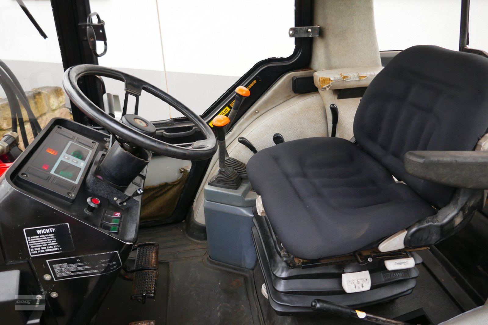 Traktor des Typs Case IH 4220 Allr. mit fabrikneuen Stoll Ind-Lader. Sehr guter Zustand!, Gebrauchtmaschine in Langenzenn (Bild 8)