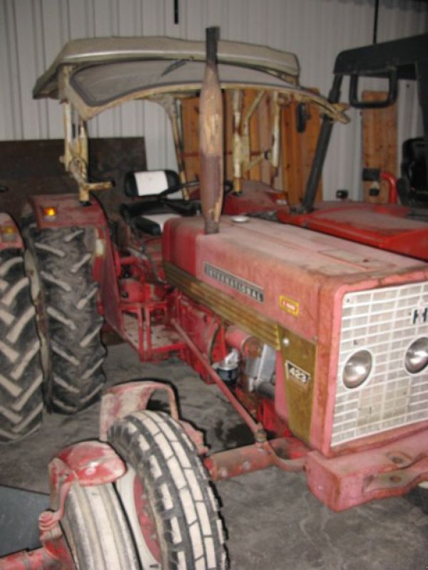 Traktor des Typs Case IH 423, Gebrauchtmaschine in Nieheim Kreis Höxter (Bild 3)