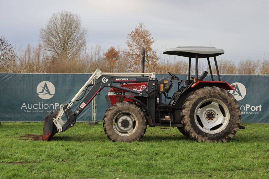 Traktor typu Case IH 4230LA, Gebrauchtmaschine v Antwerpen (Obrázek 3)