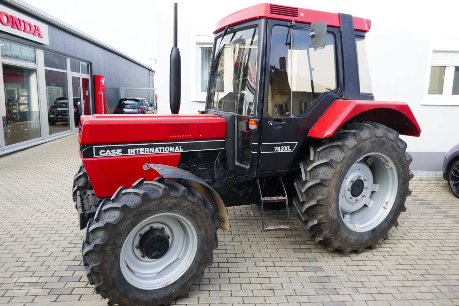 Traktor des Typs Case IH 743 XLA im sehr gepflegtem Original Zustand. Auch mit Stoll Ind-Frontlader., Gebrauchtmaschine in Langenzenn (Bild 1)