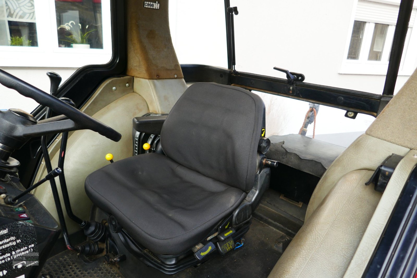 Traktor des Typs Case IH 743 XLA im sehr gepflegtem Original Zustand. Auch mit Stoll Ind-Frontlader., Gebrauchtmaschine in Langenzenn (Bild 12)