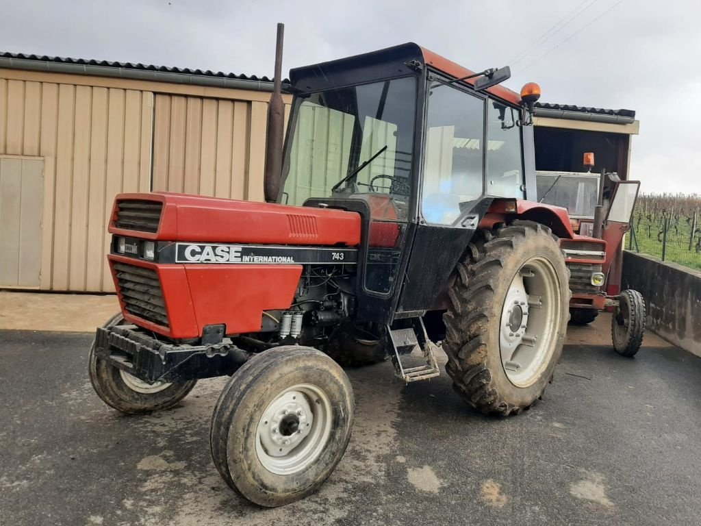 Traktor типа Case IH 743, Gebrauchtmaschine в SAINT HILAIRE EN MORVAN (Фотография 2)