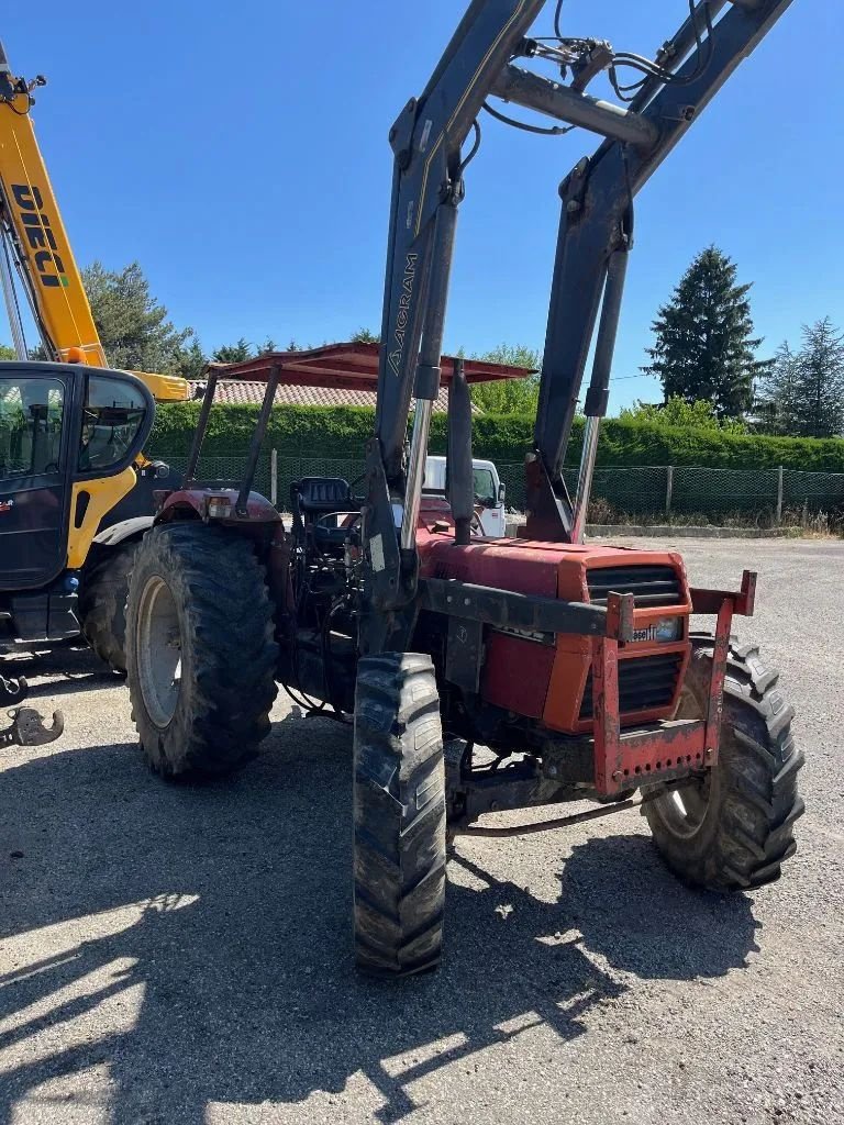 Traktor del tipo Case IH 833, Gebrauchtmaschine en VERNOUX EN VIVARAIS (Imagen 3)