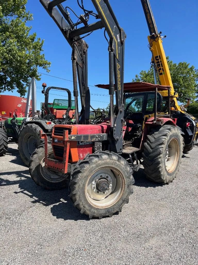 Traktor del tipo Case IH 833, Gebrauchtmaschine en VERNOUX EN VIVARAIS (Imagen 1)