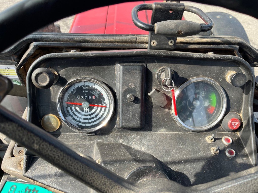 Traktor типа Case IH 833, Gebrauchtmaschine в Helgisried (Фотография 6)