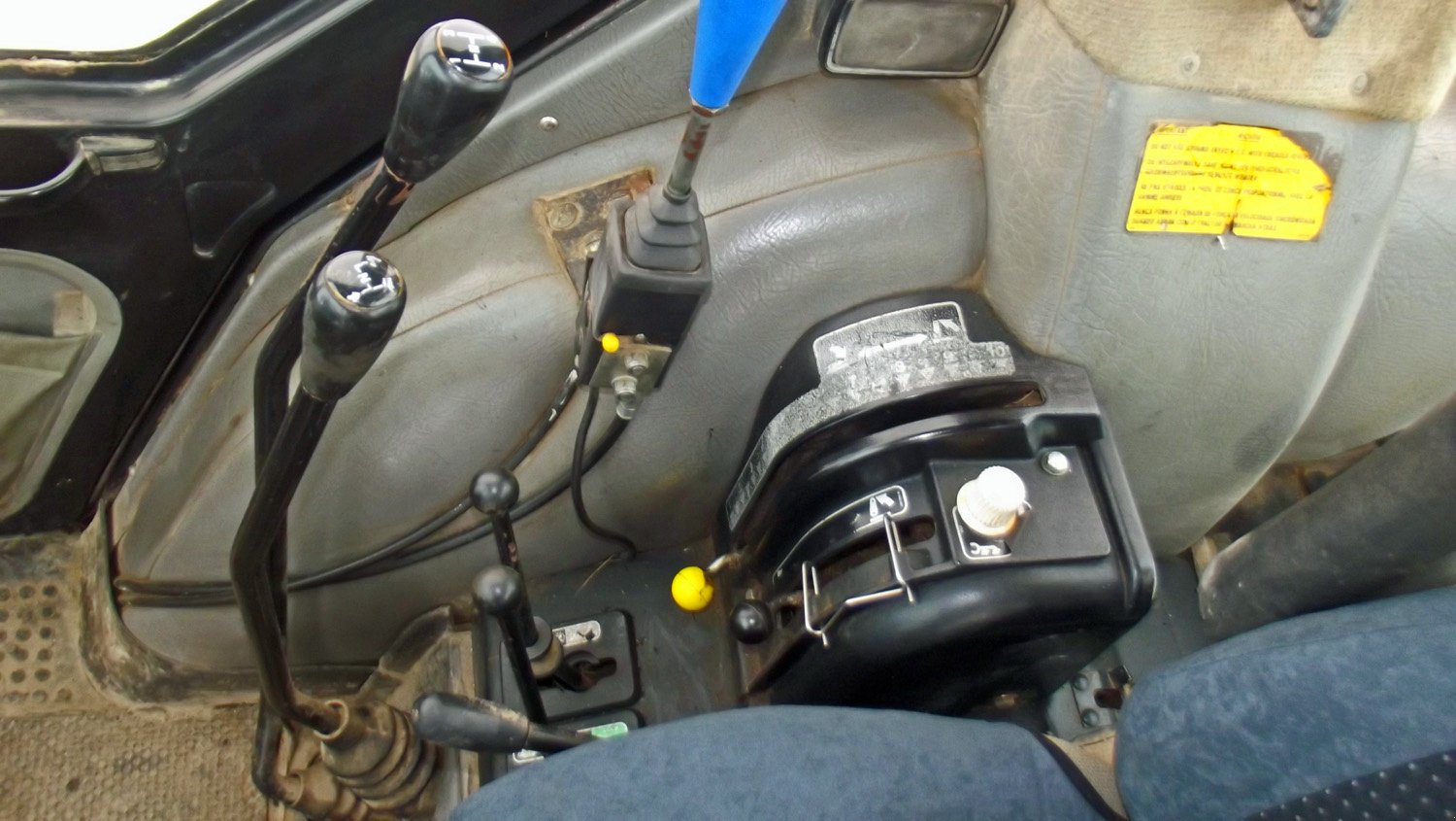 Traktor типа Case IH 844 Frontlader+Fronthydraulik, Gebrauchtmaschine в Mittelsdorf (Фотография 6)