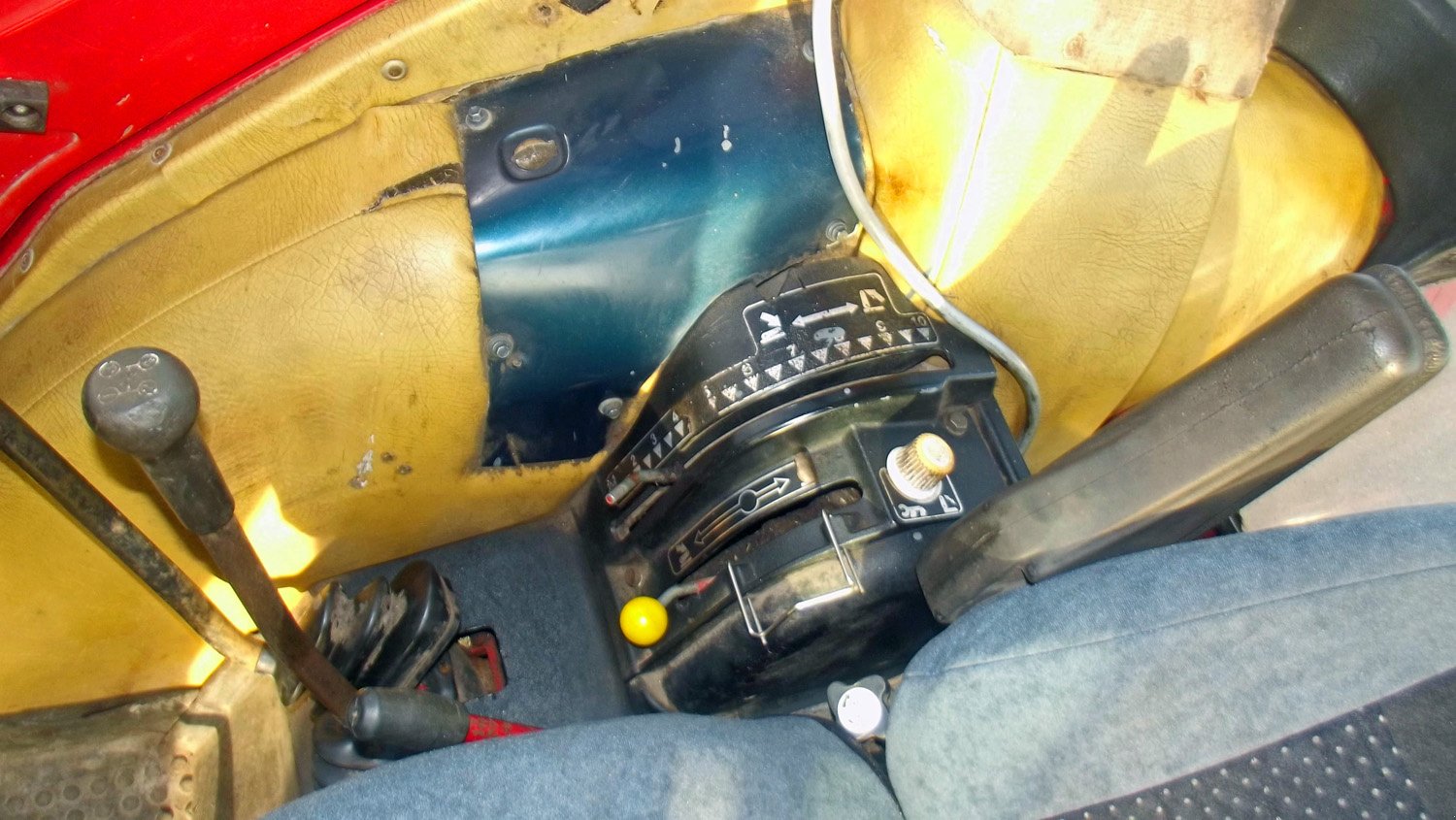 Traktor от тип Case IH 844+ Frontlader, Gebrauchtmaschine в Mittelsdorf (Снимка 5)