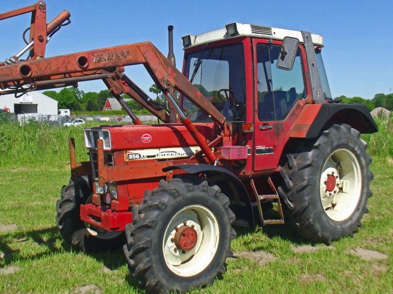 Traktor des Typs Case IH 856+ Frontlader, Gebrauchtmaschine in Mittelsdorf (Bild 1)