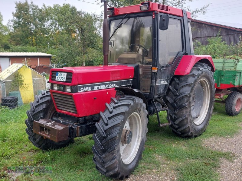 Traktor des Typs Case IH 856 XL, sehr gut erhalten, Bereifung neuwertig, Gebrauchtmaschine in Buchdorf (Bild 1)