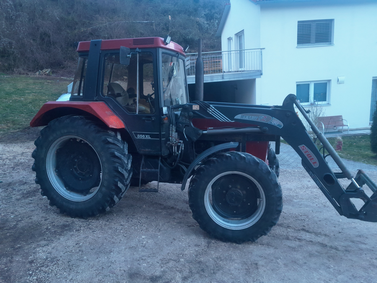 Traktor des Typs Case IH 856 XL, Gebrauchtmaschine in Dollnstein (Bild 4)