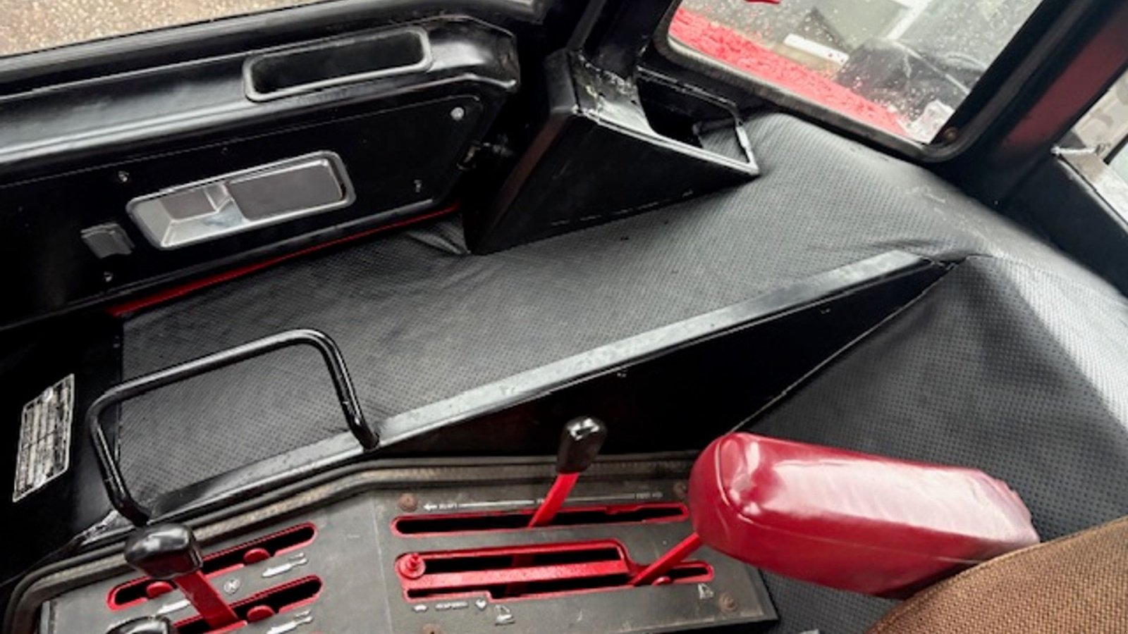 Traktor tip Case IH 886 NYRENOVERET, NYE DÆK, Gebrauchtmaschine in Dronninglund (Poză 15)