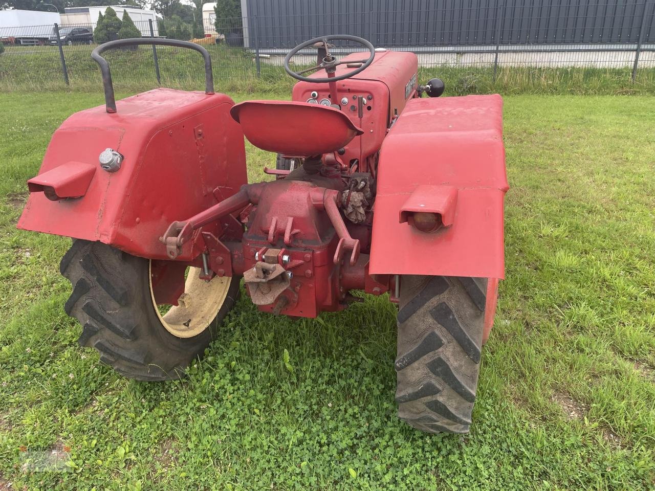 Traktor van het type Case IH D 324, Gebrauchtmaschine in Schmalfeld (Foto 5)