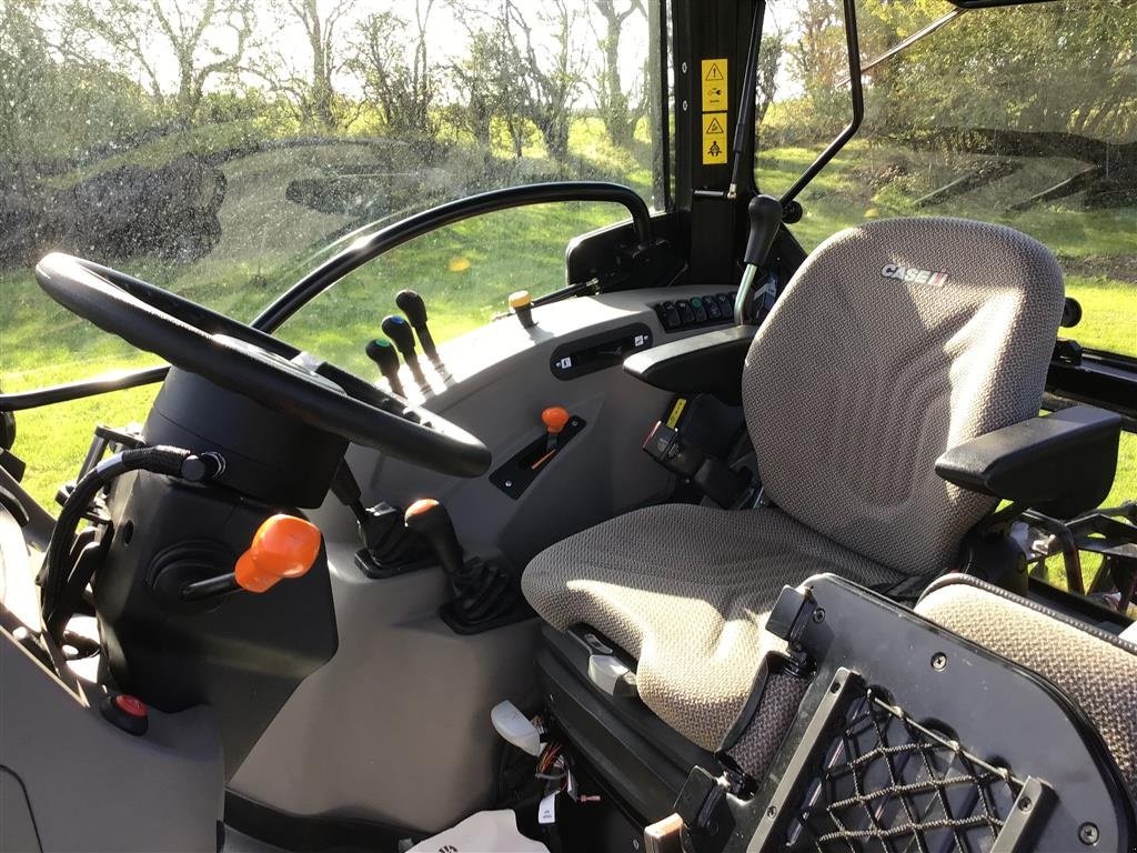 Traktor tipa Case IH Farmall 100 A Demo ny mode, Gebrauchtmaschine u Humble (Slika 7)