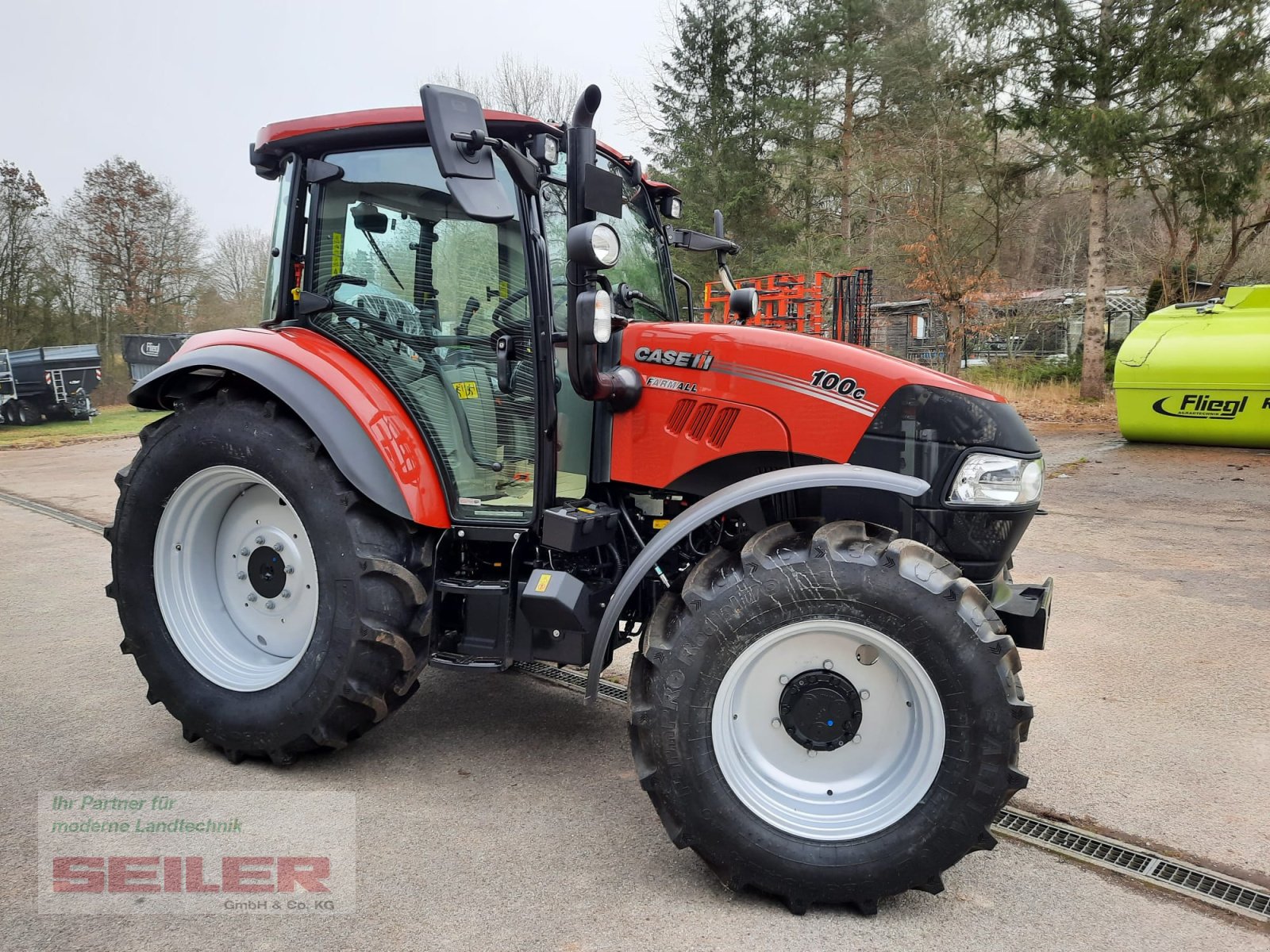 Traktor des Typs Case IH Farmall 100 C HILO, Neumaschine in Ansbach (Bild 4)