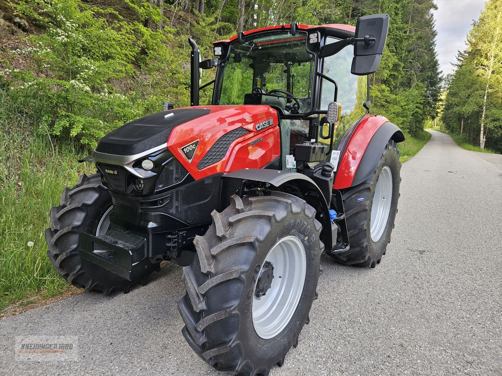 Traktor of the type Case IH Farmall 100 C, Neumaschine in Altenfelden (Picture 13)