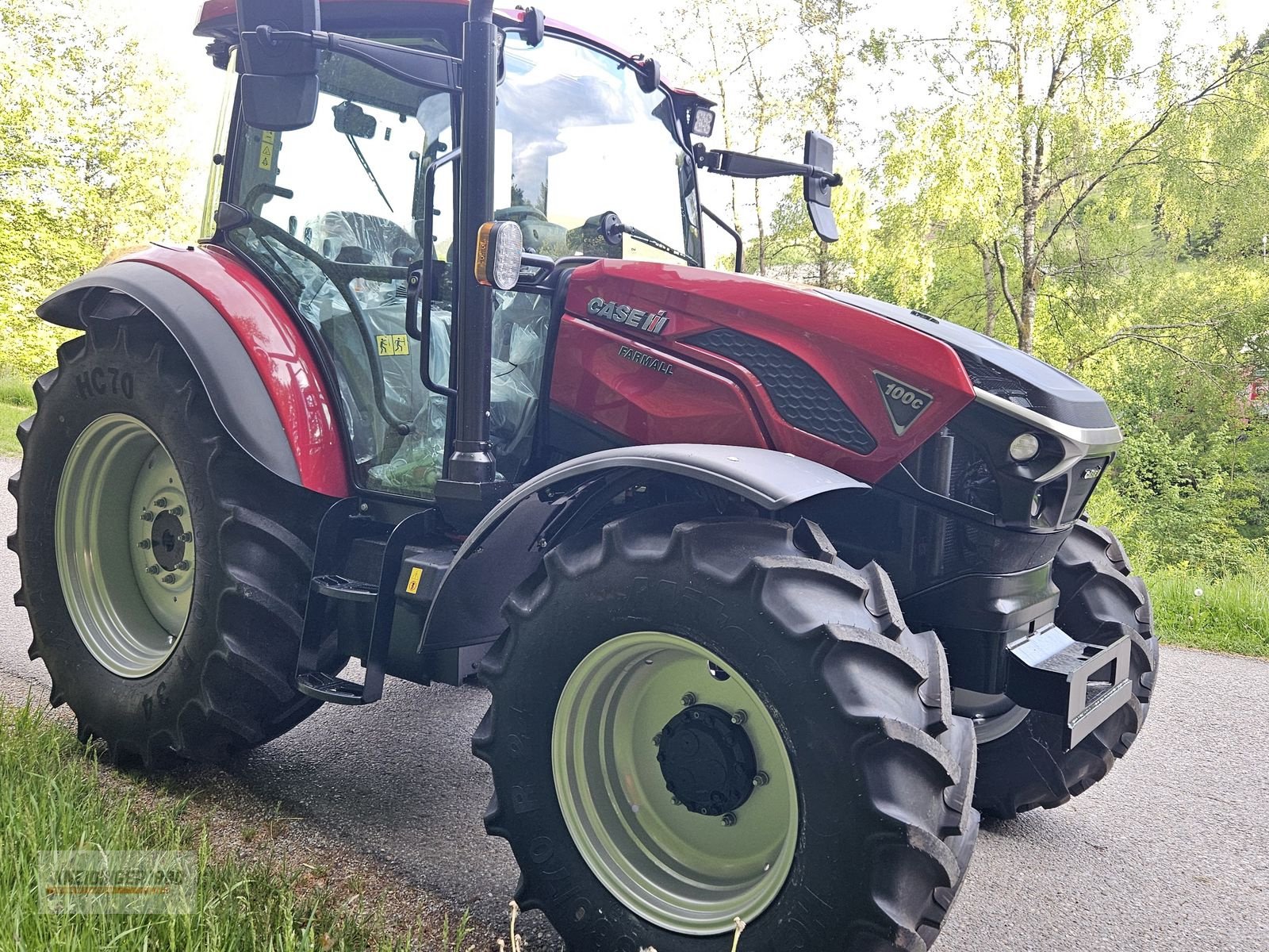 Traktor of the type Case IH Farmall 100 C, Neumaschine in Altenfelden (Picture 2)