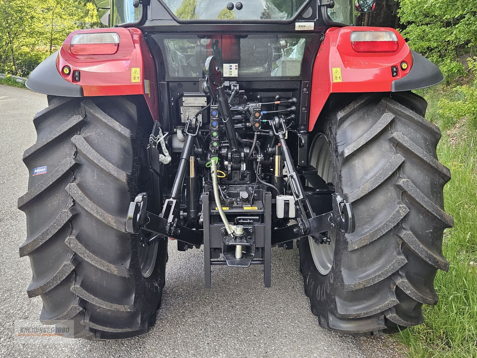 Traktor of the type Case IH Farmall 100 C, Neumaschine in Altenfelden (Picture 7)