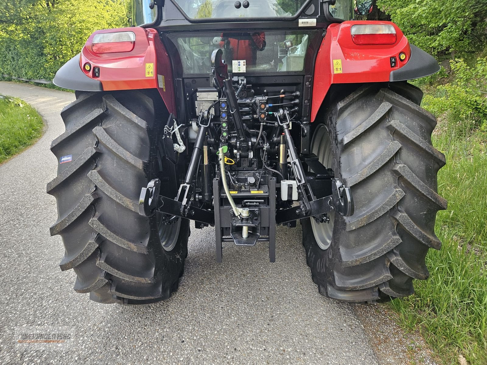 Traktor of the type Case IH Farmall 100 C, Neumaschine in Altenfelden (Picture 10)