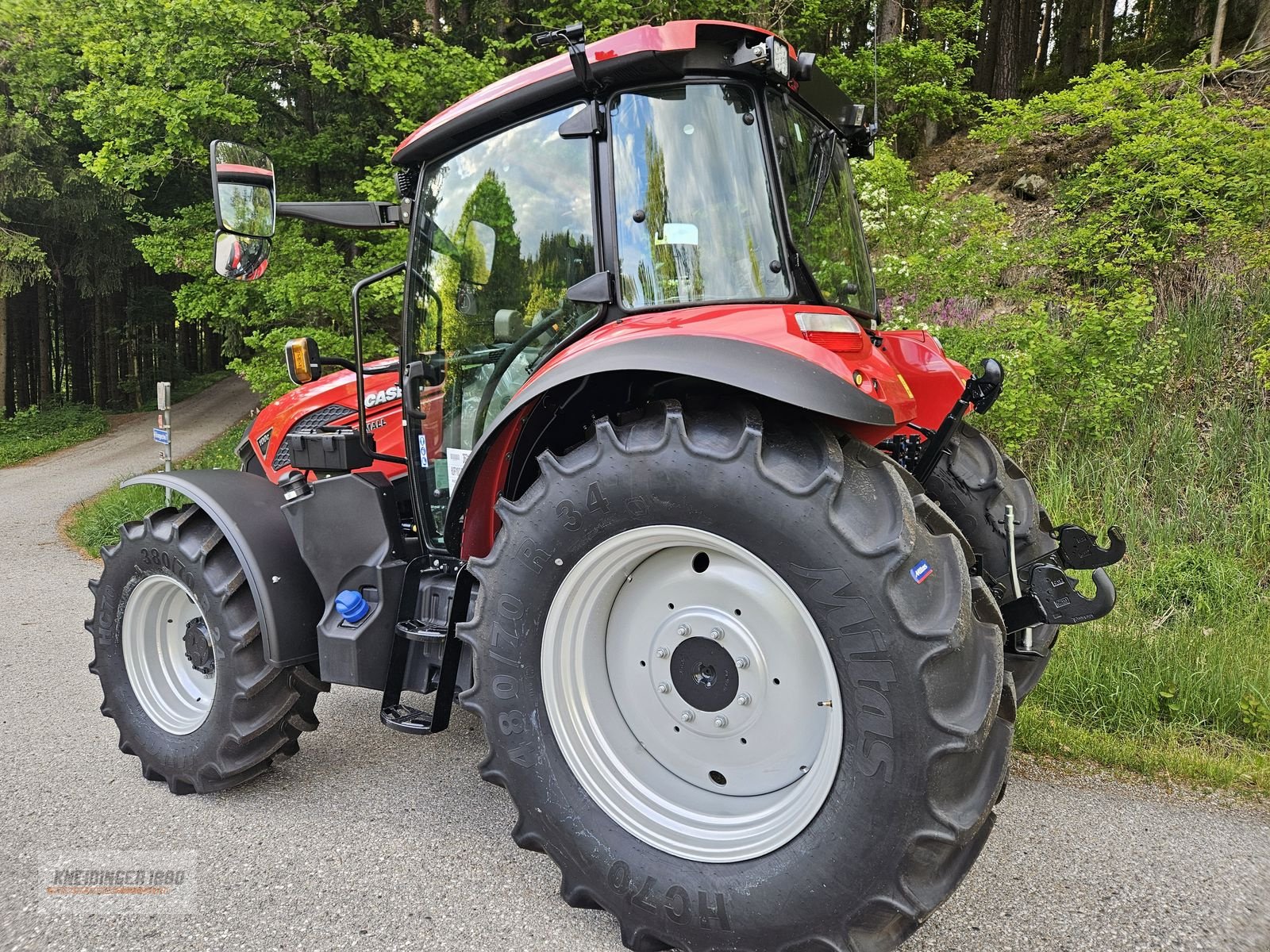 Traktor of the type Case IH Farmall 100 C, Neumaschine in Altenfelden (Picture 12)