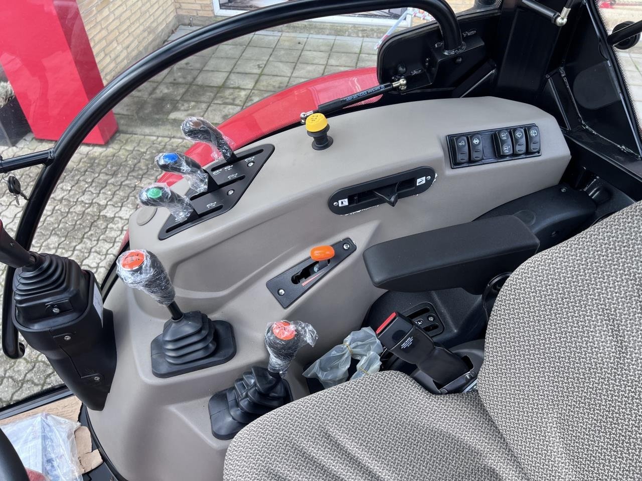 Traktor des Typs Case IH FARMALL 100A, Gebrauchtmaschine in Viborg (Bild 11)