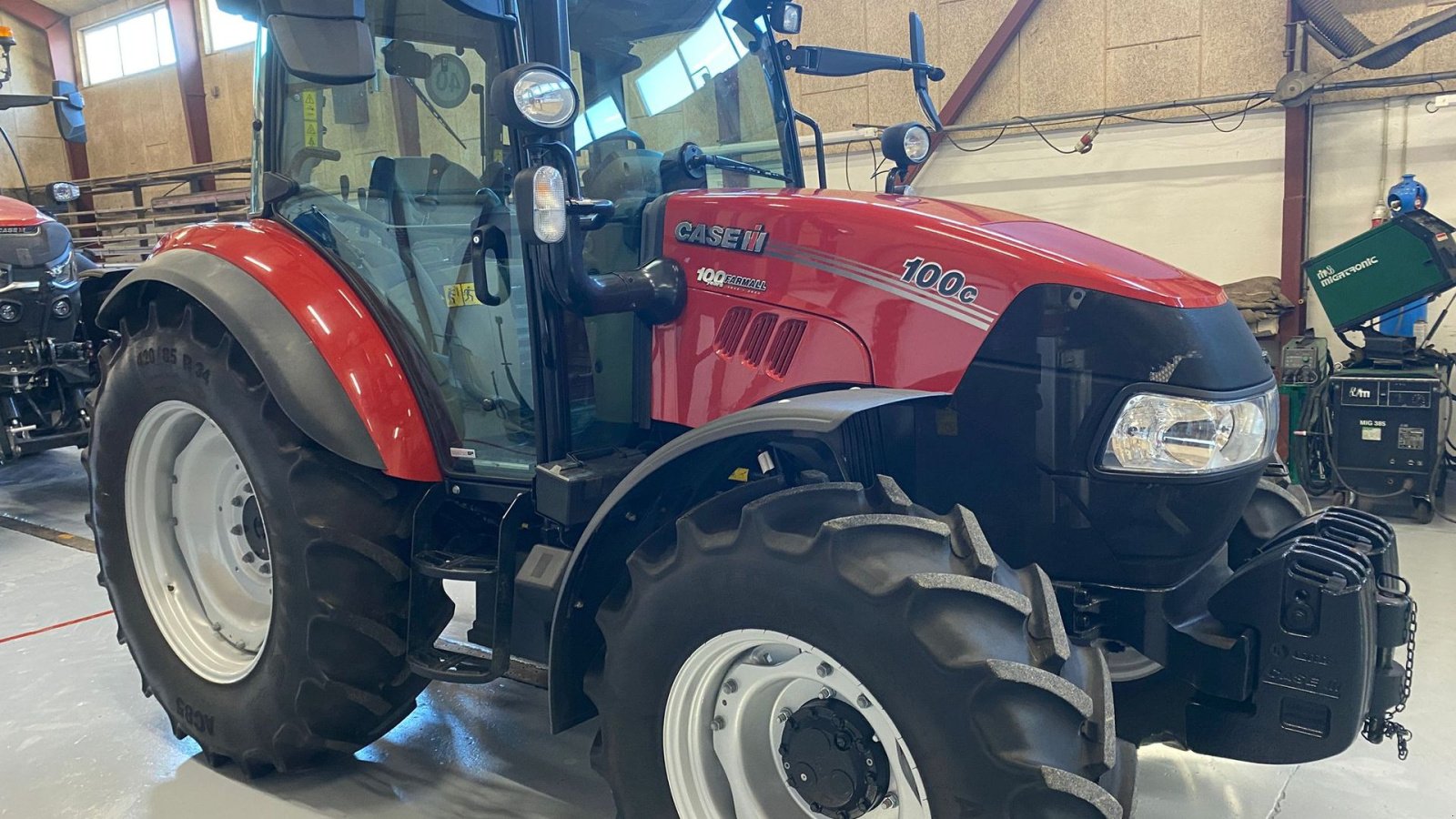 Traktor типа Case IH Farmall 100C, Gebrauchtmaschine в Aulum (Фотография 2)