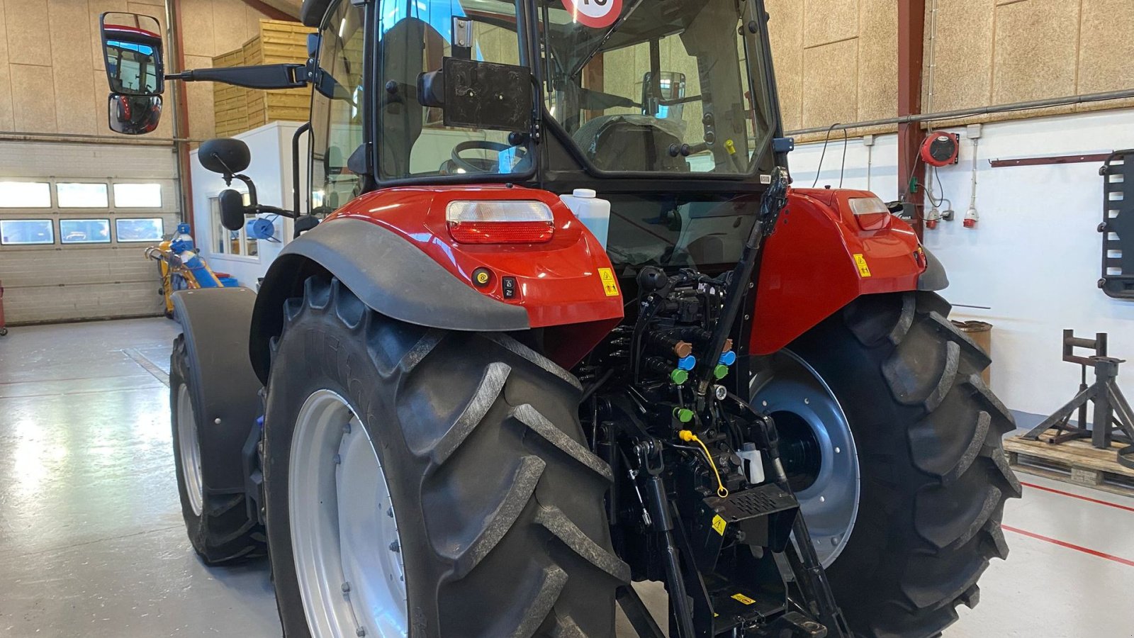 Traktor типа Case IH Farmall 100C, Gebrauchtmaschine в Aulum (Фотография 4)