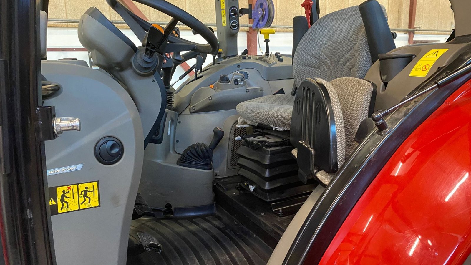 Traktor типа Case IH Farmall 100C, Gebrauchtmaschine в Aulum (Фотография 6)