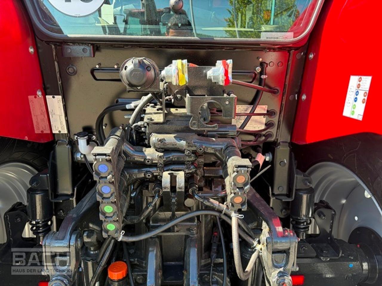 Traktor of the type Case IH FARMALL 120 M, Neumaschine in Boxberg-Seehof (Picture 3)